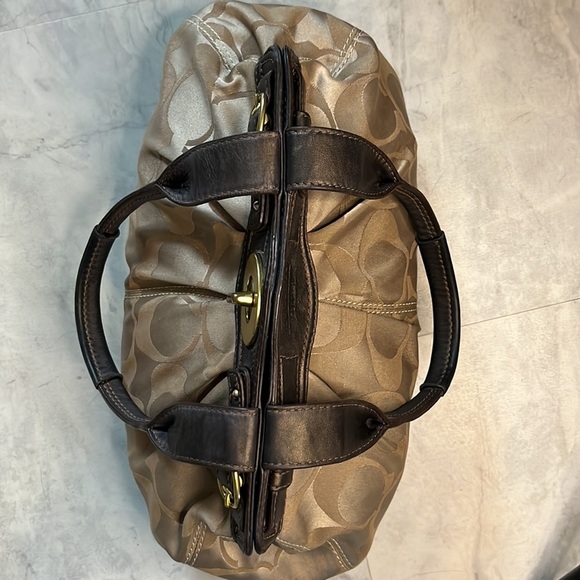 Coach Vintage Signature monogram, Gold Canvas brown leather trim Brass hardw - Picture 12 of 16